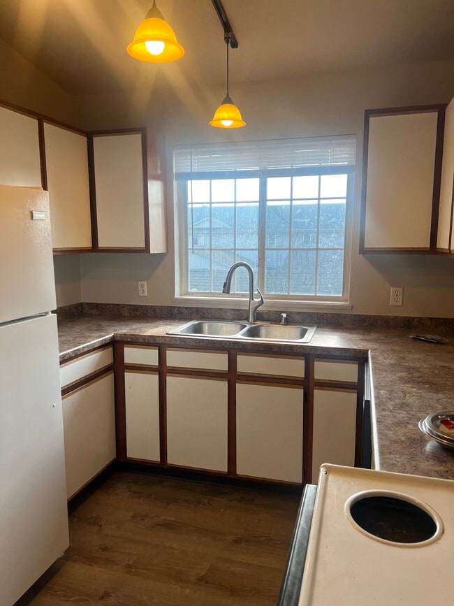 3216 Midvale Dr, Janesville, WI 53546 - photo 4