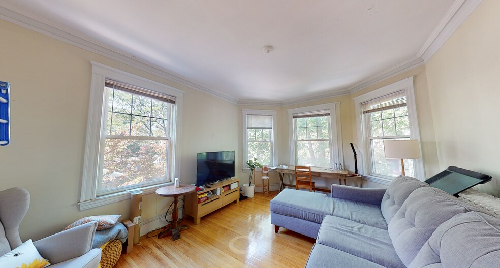 8A Forest St unit 4, Cambridge, MA 02140 - photo 1