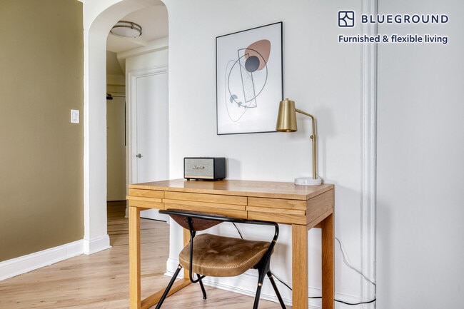 1400 N Lake Shore Dr unit FL8-ID914, Chicago, IL 60610 - photo 5