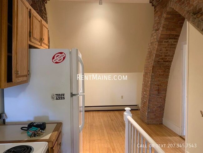 67 Pine St unit 3, Bangor, ME 04401 - photo 2
