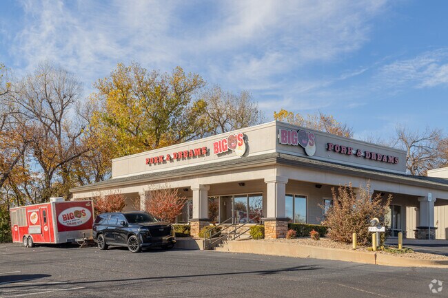 Big O's Pork & Dreams near Oak Brook offers delicious barbecue dishes.
