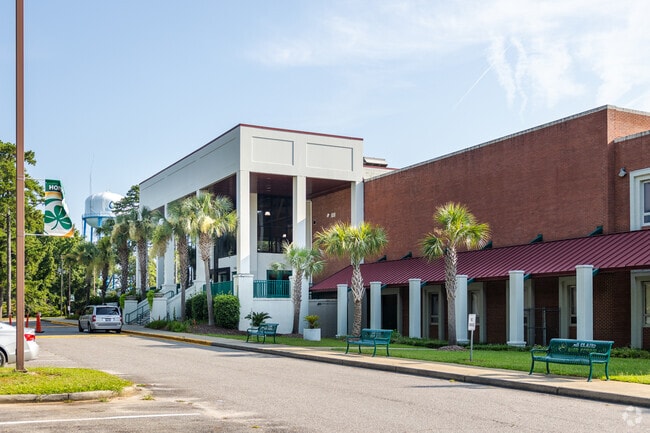Eau Claire High School has pick up and drop off areas.