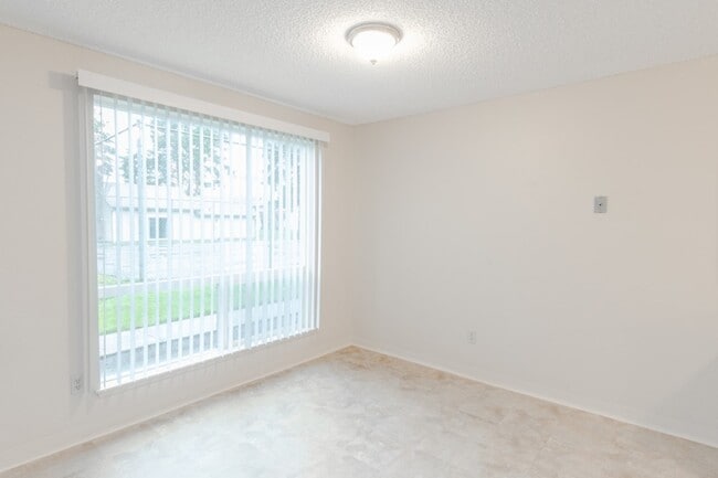 Elm Valley Apartments, Sumner, WA 98390 - photo 4