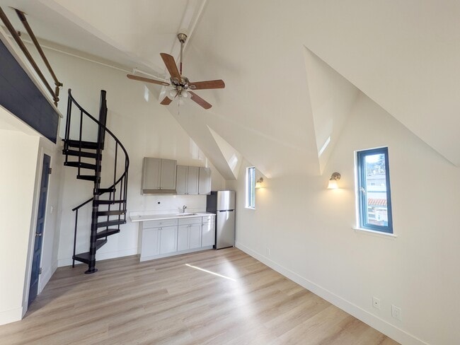 Elmwood Village, Berkeley, CA 94705 - photo 3