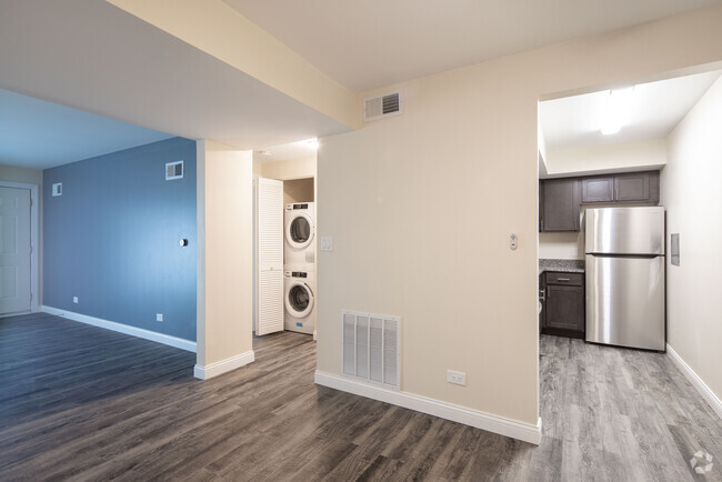 1BR, 1BA - 741SF