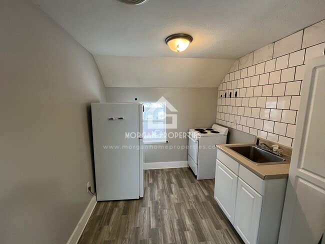 832 E 7th St, Anderson, IN 46012 - photo 4