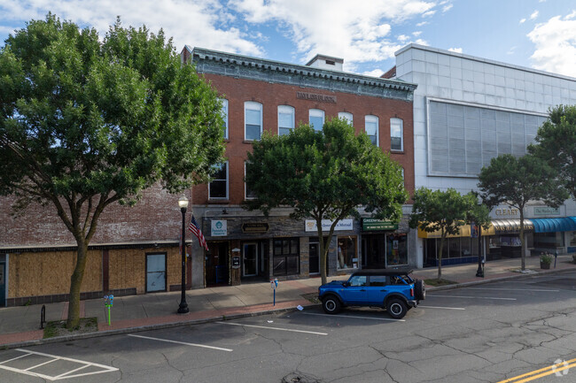 Greenfield Commonwealth Virtual School is located in Greenfield, MA.
