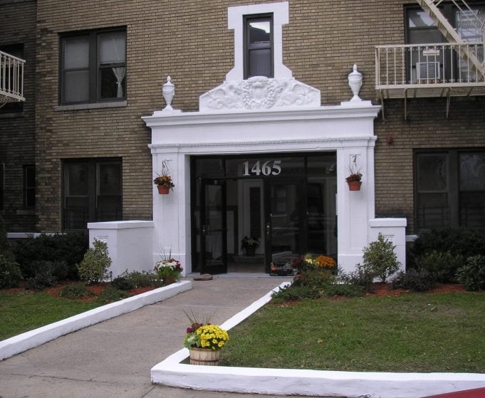 Pineda Apartments