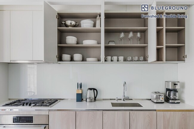 572 11th Ave unit FL8-ID1567, New York, NY 10036 - photo 5