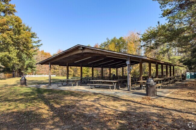 Bring a packed lunch to Curtis Park for a relaxing picnic in Fredericksburg.