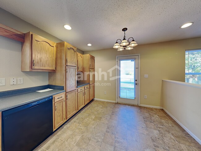 8110 Red Barn Ct, Indianapolis, IN 46239 - photo 4