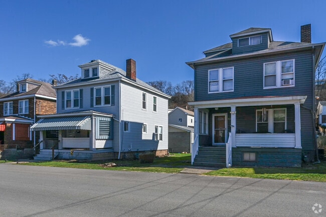 A row of craftman style homes in East Carnegie.