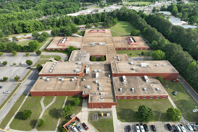 Greenbrier Middle School in Greenbrier East has a student to teacher ratio of 12 to 1.