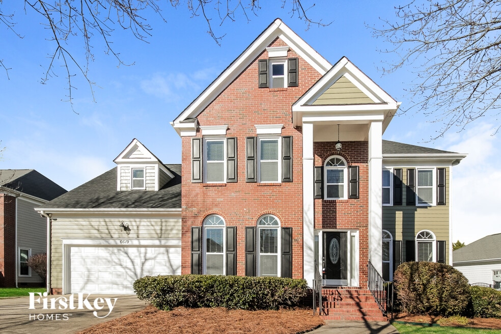 6619 Hawksnest Dr, Charlotte, NC 28269 - photo 1