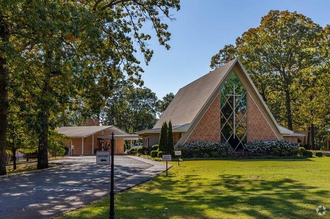 The Edgemont United Methodist Church hosts community meetings and religious services.