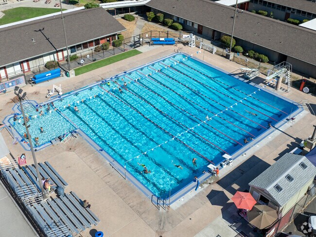 San Lorenzo Valley High School focuses on innovative teaching methods for student success.