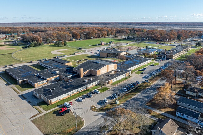 Reeths‑Puffer Middle School offers B‑rated academics near Laketon Township in Muskegon.