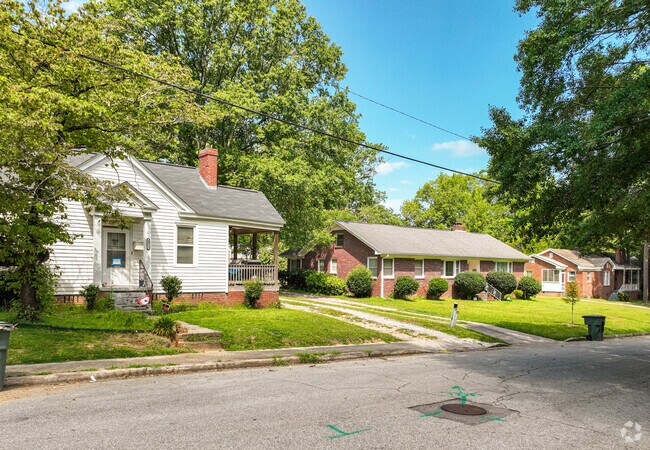 Ranch style homes can be found adjacent to Cape Cod-style homes in Seminary Ridge.