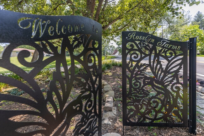 The residents of Rosslyn Farms take time to put little details into the community.