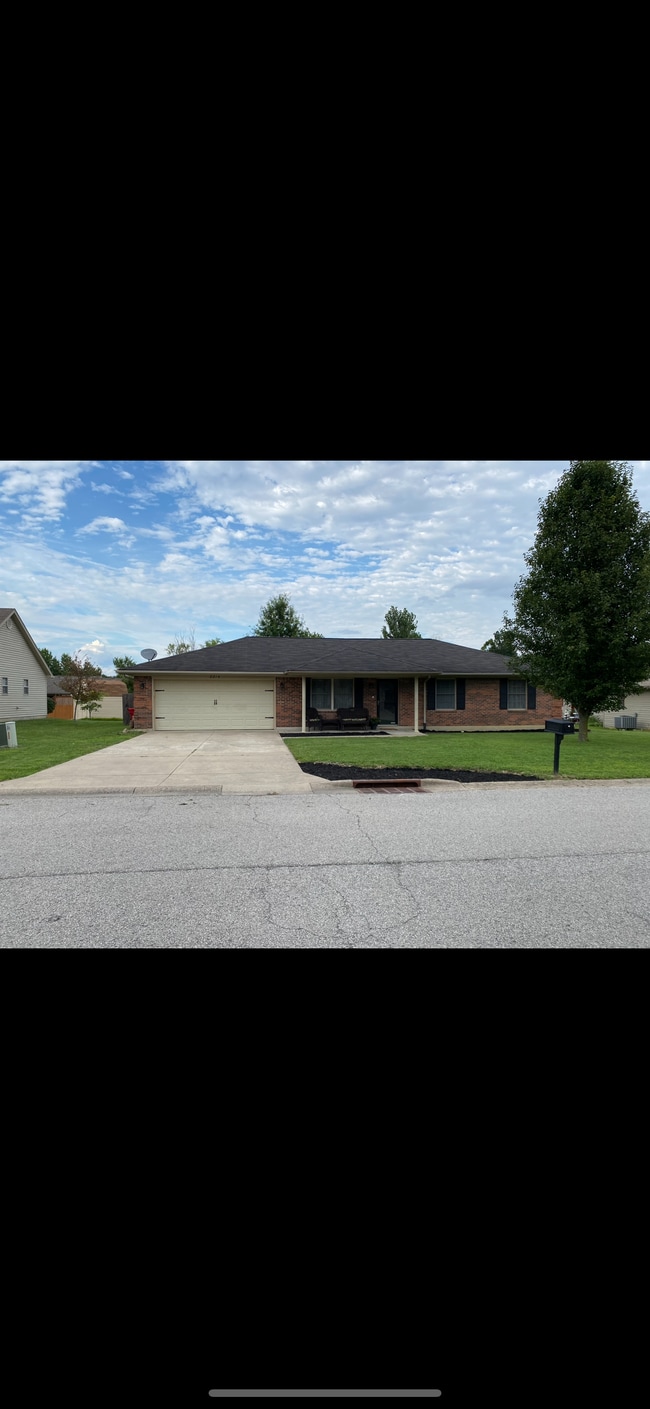 2214 Morning Glory Dr, Sellersburg, IN 47172