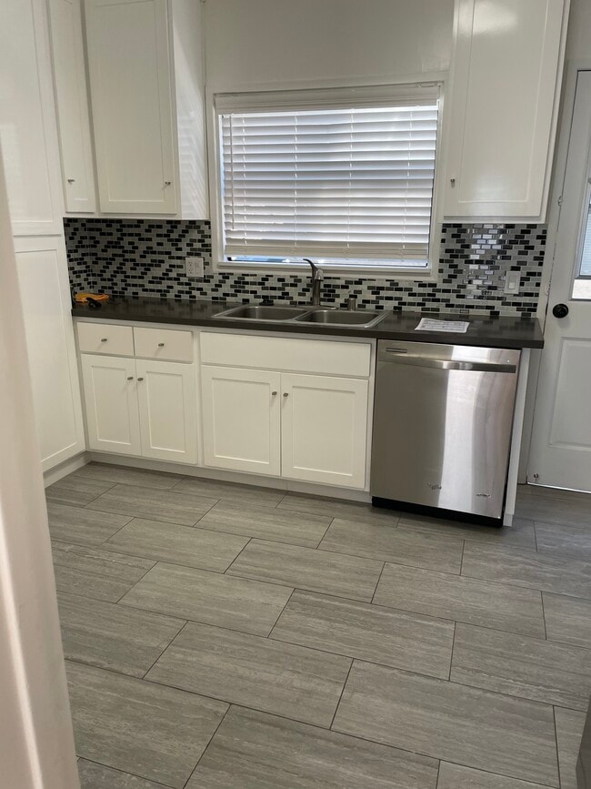 453 30th St unit Lower, Hermosa Beach, CA 90254 - photo 5