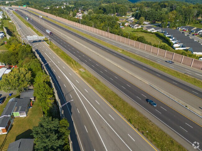 The commute from Main Patrick Henry to downtown Blacksburg is quick and convenient.