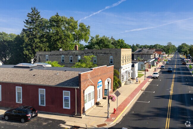 This small community of less than 2,500 people is largely residential, forming part of Milwaukee’s outer suburban ring.