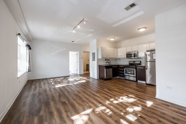 1542 W Glenlake Ave unit 2, Chicago, IL 60660 - photo 3