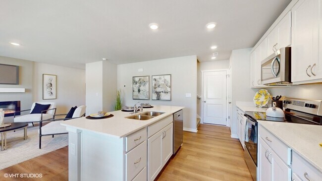 2464 Chloe Ln, Hiawatha, IA 52233 - photo 6