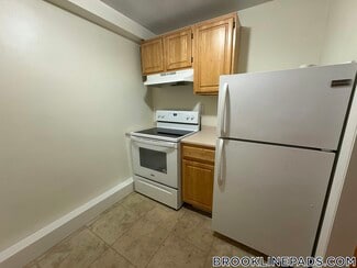 109 St Paul St Unit B, Brookline, MA 02446
