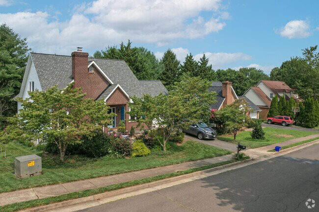 Inviting historic colonial homes can be found in the Warrenton area.