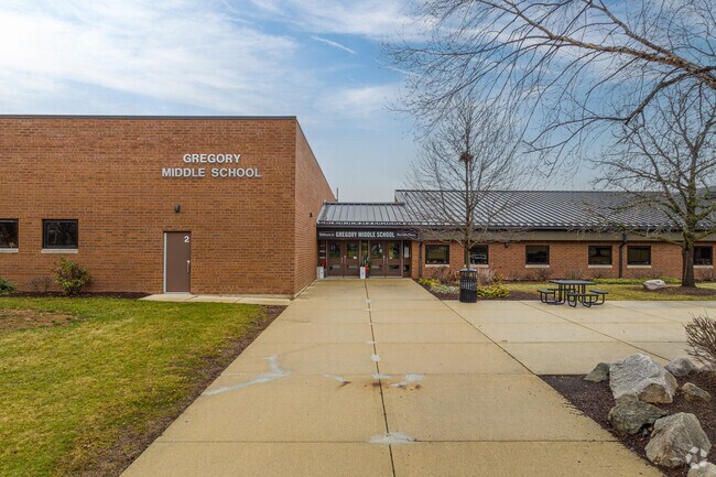 Gordon Gregory Middle School has a student-teacher ratio of 15 to 1.