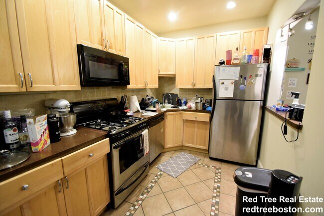 21 Saint Lukes Rd unit 3, Allston, MA 02134 - photo 5