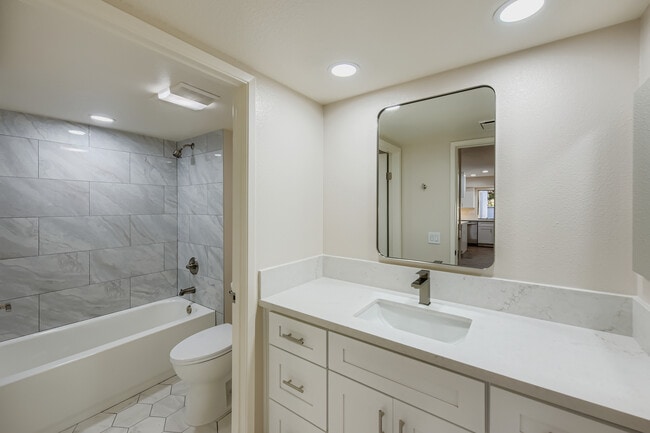 Downstairs tub/shower