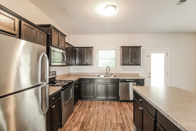 408 Pearl St, Locust Grove, GA 30248 - photo 6