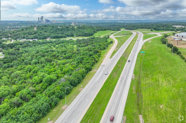 Acre Gardens is bordered on the West by the LL Tisdale Expressway for easy access to downtown.