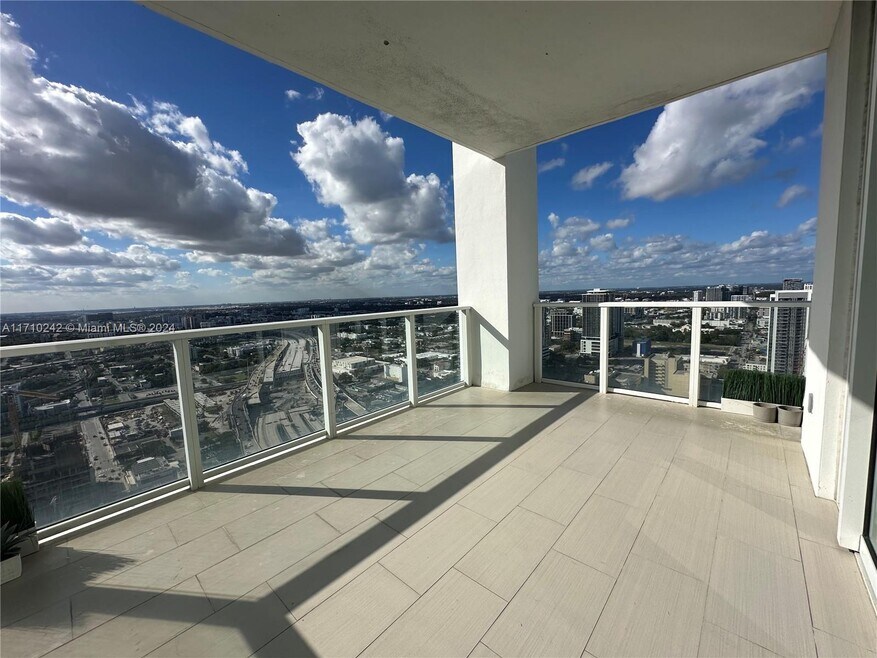 Ten Museum Park Condominiums unit 4106, Miami, FL 33132 - photo 1