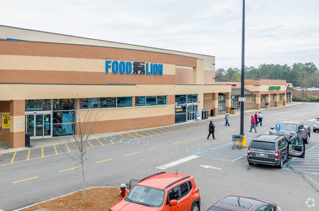 Hopkins Suburban residents can come north to grab their vittles from the Food Lion on Hwy 76.