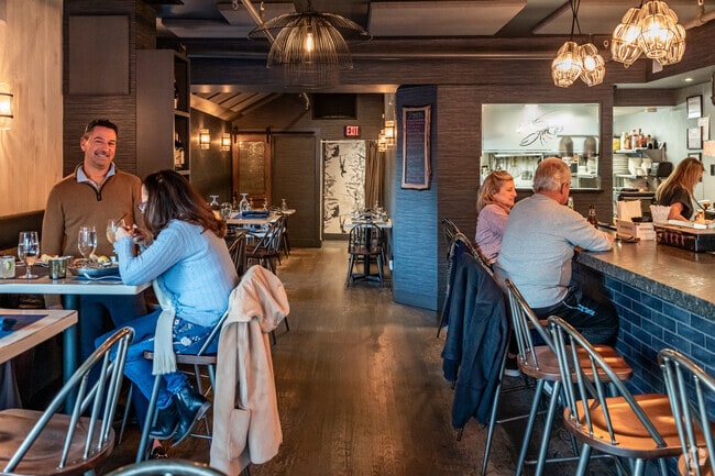 Schultzy’s in Bayville serves fresh seafood and raw bar favorites.