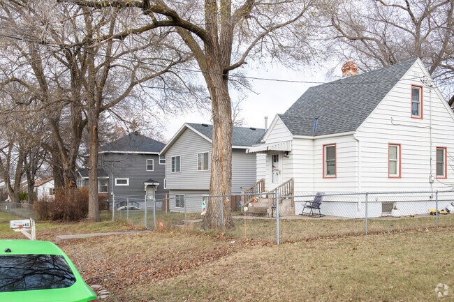Some Seberger-Roosevelt homes are older and from the mid-century epoch.