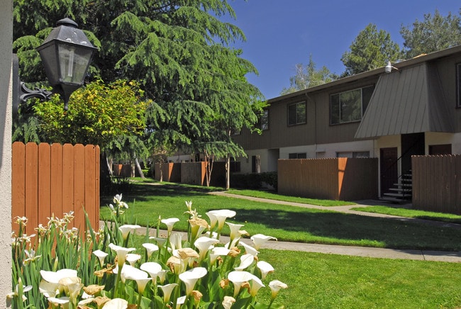 Howe Manor East Apartments, Sacramento, CA 95825 - photo 4