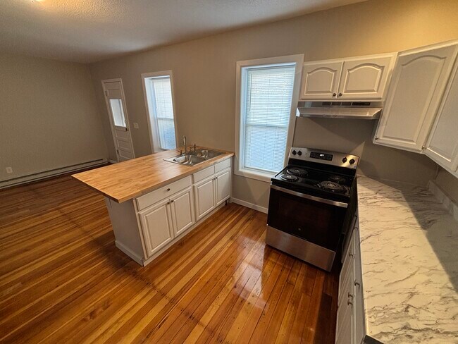 77 Ferry St unit 2nd floor, Chicopee, MA 01013 - photo 5
