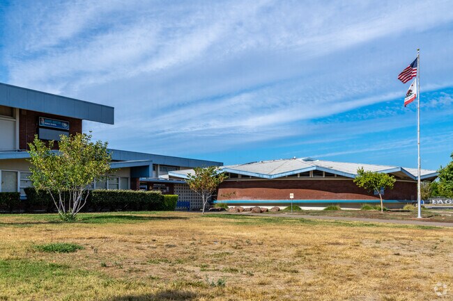 Albert Einstein Middle School Entrance_8508315