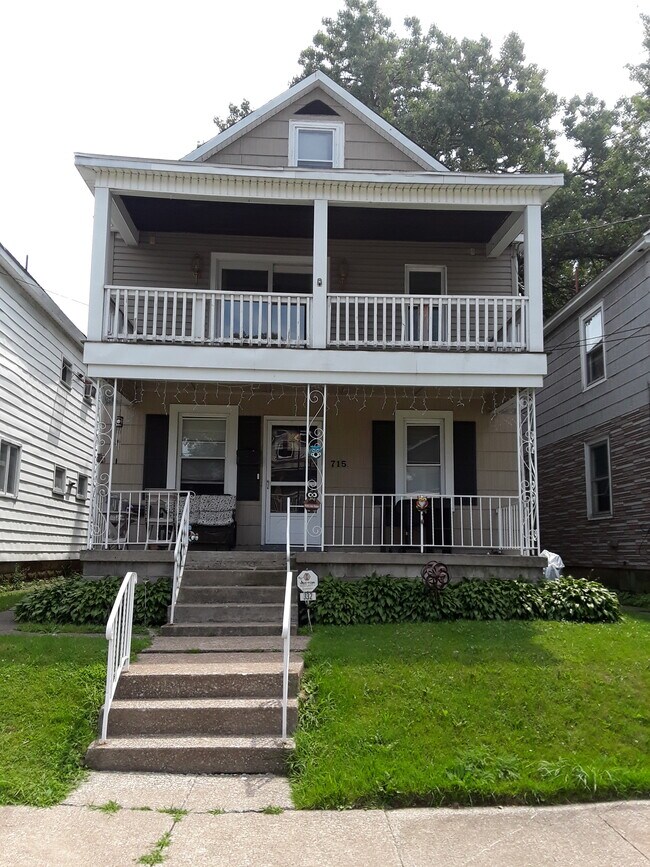 715 E 4th St unit 2nd flr, Erie, PA 16507 - photo 4