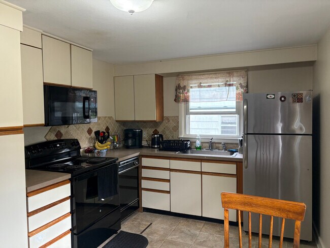 105 Robert Dr unit 107 Robert Drive, Syracuse, NY 13210 - photo 5