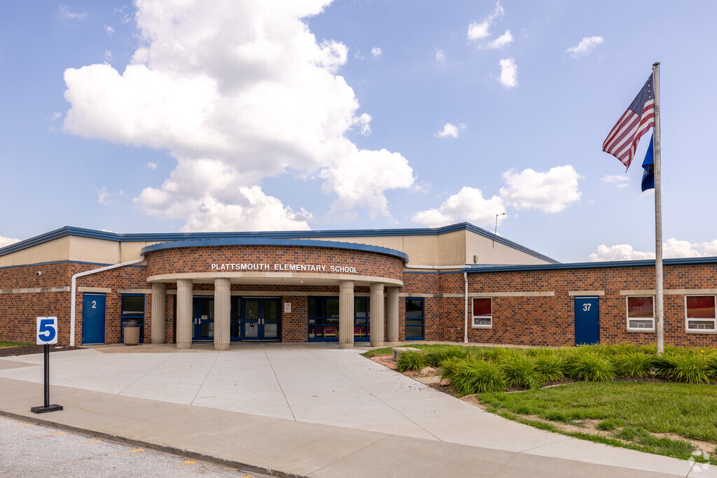 Plattsmouth Elementary school serves pre-K thru 5th grade students.