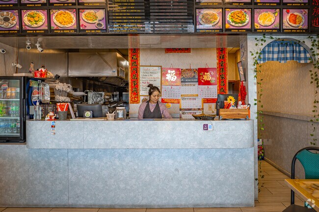 Jade Chinese in Fruitvale, Colorado, is a local favorite, offering flavorful dishes made with fresh ingredients. Whether you’re craving classic lo mein, crispy egg rolls, or savory General Tso’s, this cozy eatery brings the best of