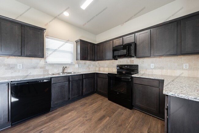 1242 Lakeway Crossing Dr, Temple, TX 76502 - photo 7