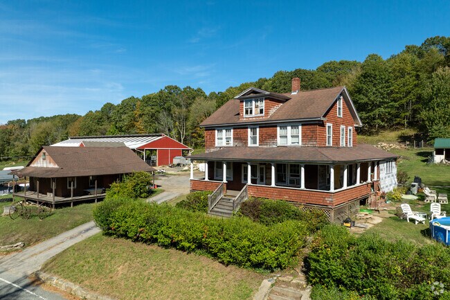 Montville offers residents a multitude of housing styles.