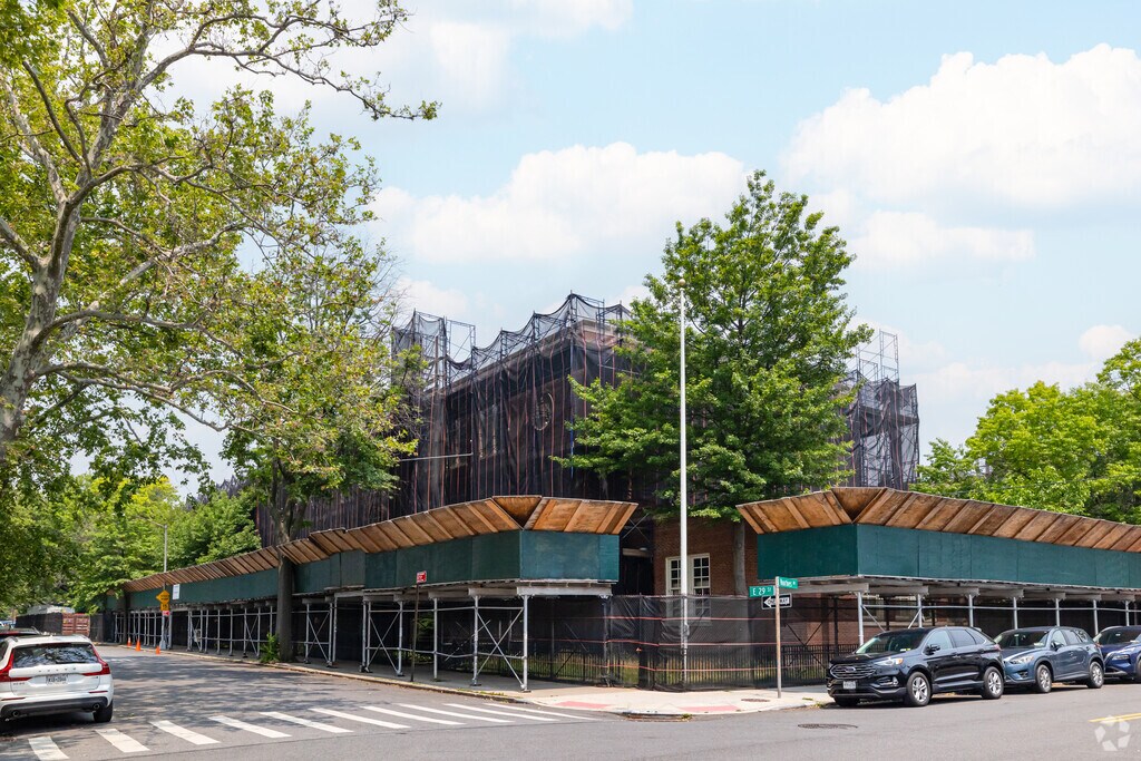 Ps 52 Sheepshead Bay is among the high performing schools in Sheepshead Bay, Brooklyn.